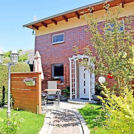 Ferienhaus Zum Hafen In Altefaehr Exterior foto