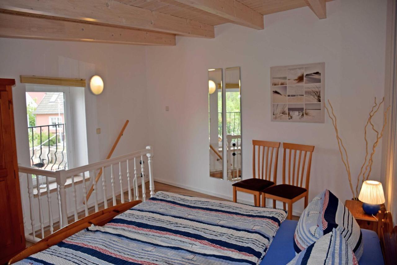 Ferienhaus Zum Hafen In Altefaehr Exterior foto
