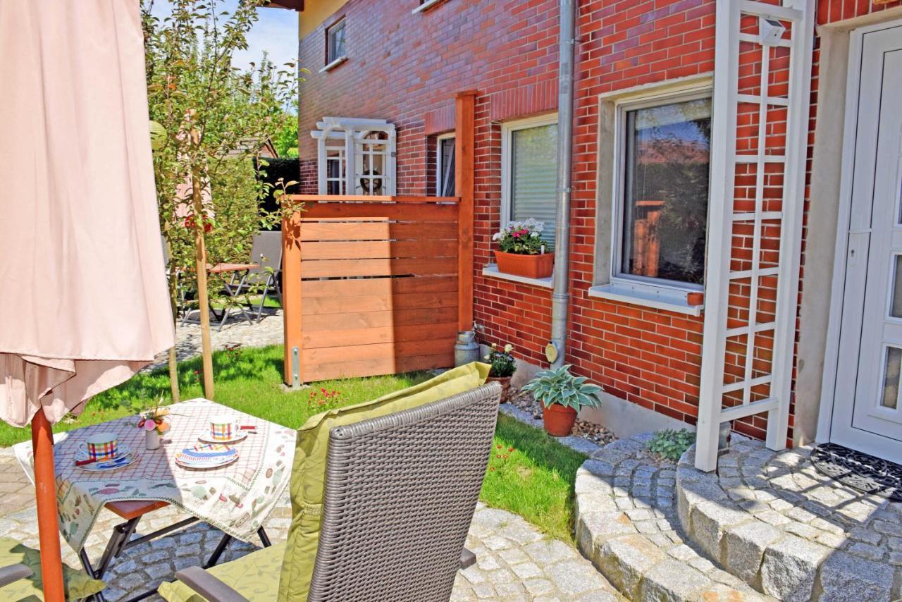 Ferienhaus Zum Hafen In Altefaehr Exterior foto