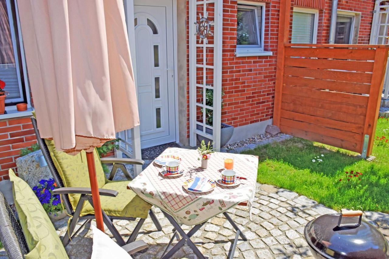 Ferienhaus Zum Hafen In Altefaehr Exterior foto